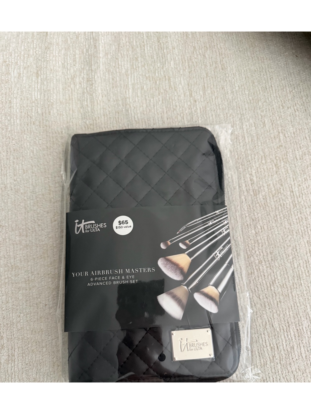 it cosmetics Silver Handle Brush Set with Black Quilted Case